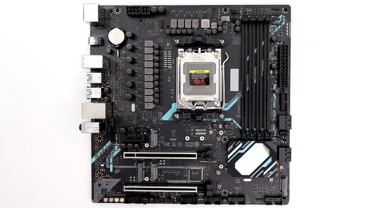 點我看大圖 B650E 放在 M-ATX 會擦出什麼火花?R5 7600X 搭配 BIOSTAR B650EGTQ 開箱