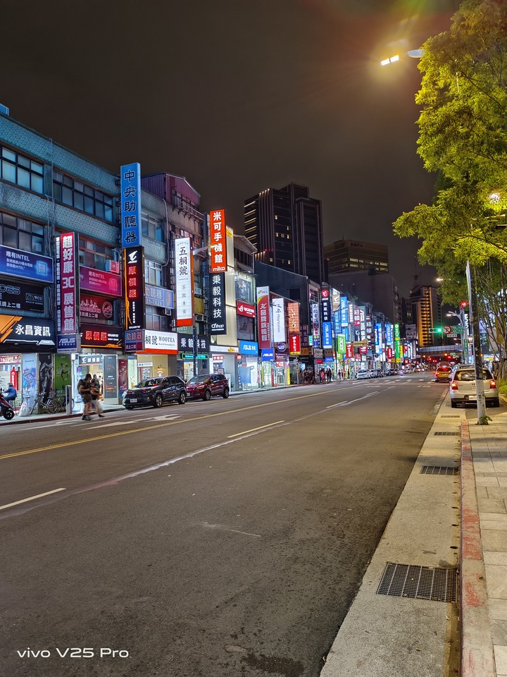 V25 Pro隨手夜景試拍