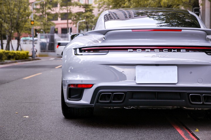 Porsche x 3M烤漆保護膜高光200 (犀牛皮)開箱