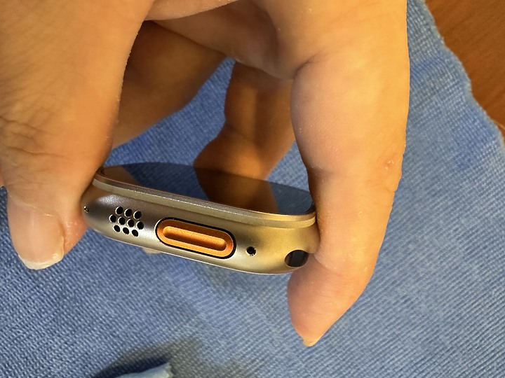 Apple Watch ultra 外殼那圈…..