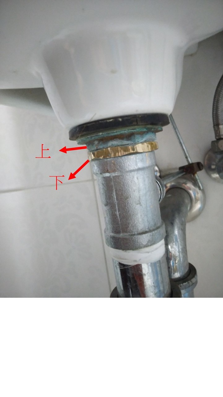 請問臉盆拉桿下水器怎麼拆下?