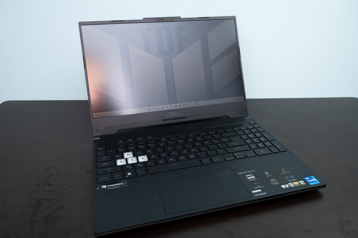 平價入門優選，ASUS TUF Gaming DASH F15 FX517ZC 電競筆電開箱測試