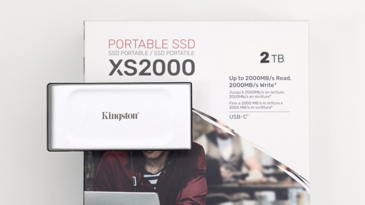 點我看大圖 Kingston XS2000 極速 USB3.2 Gen2 x2 20Gbps 卻有極致小巧體積。有機會與 Thunderbolt 一戰?