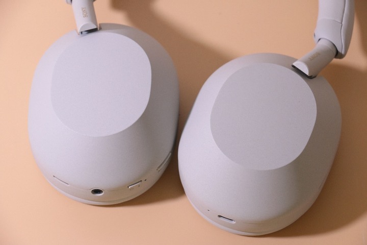 Sony WH-1000XM5 開箱,與使用兩年多的 WH-1000XM4 相比進步不少!