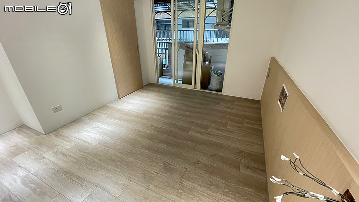 老宅裝修日誌……廢墟裝修進行中 Part VIII 要超耐磨木地板、SPC還是石晶地板？ 要直鋪／平鋪／還是架高？
