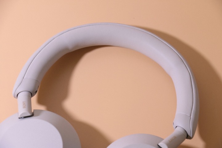 Sony WH-1000XM5 開箱,與使用兩年多的 WH-1000XM4 相比進步不少!