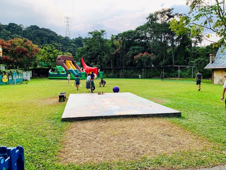 海盜村一泊四食,度假、玩樂一站滿足│不老玩家、親子客最佳遊樂園,恰到好處的刺激,找回久違童心與安全溜小孩的不二之選│還有超多3D立體彩繪、歐風童話小屋,網美、文青拍照打卡也適合│