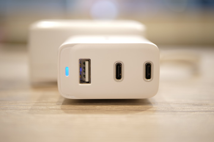 CyberPower 72W DPS GaN 氮化鎵充電器 簡易開箱