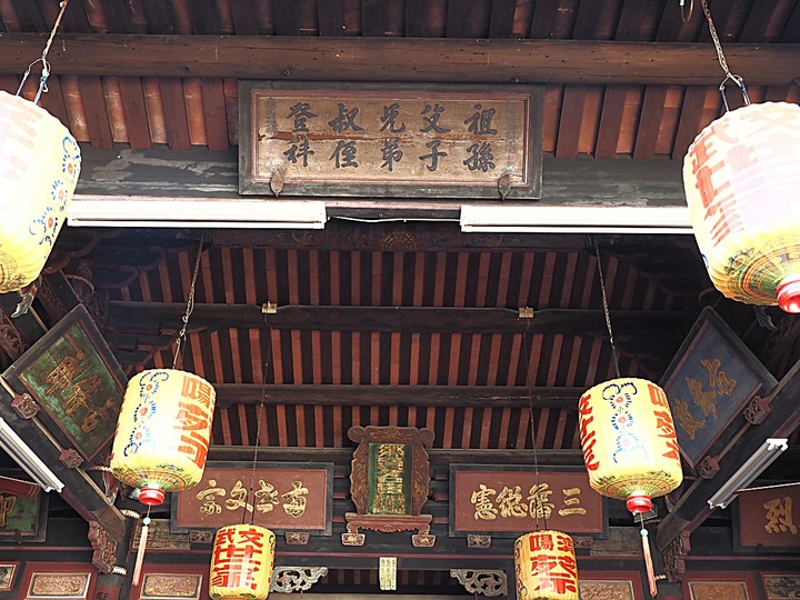 瓊林聚落,看不盡的古厝、宗祠與官宦世家,現存最大古厝聚落,還有全金門最小的風獅爺 — 瓊林「七座八祠」、窯燒紅磚牆、全金門最小風獅爺、瓊林民防館、地下坑道出口 —盛夏金門四日行 金湖篇 第5部