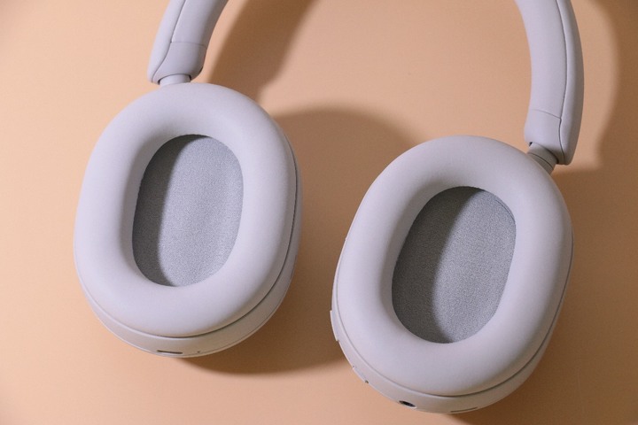 Sony WH-1000XM5 開箱,與使用兩年多的 WH-1000XM4 相比進步不少!