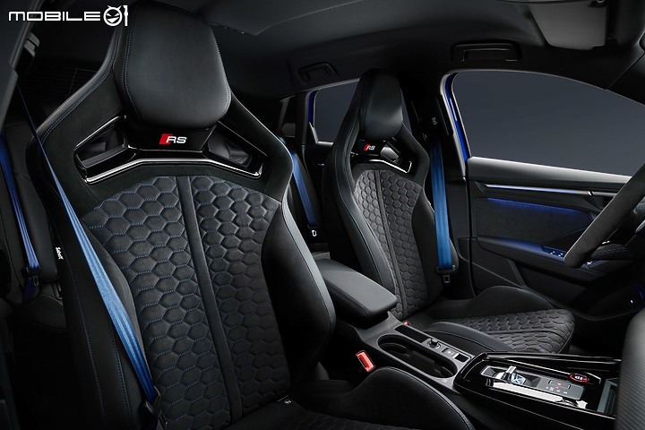 【海外新訊】馬力再上調、極速衝300km/h！Audi推出限量版RS 3 performance edition