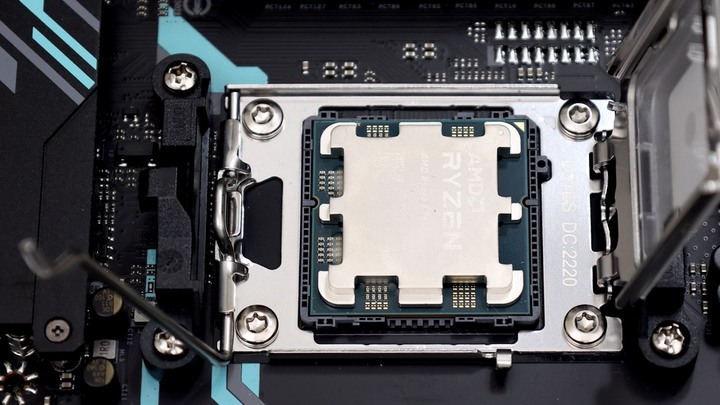 點我看大圖 B650E 放在 M-ATX 會擦出什麼火花?R5 7600X 搭配 BIOSTAR B650EGTQ 開箱