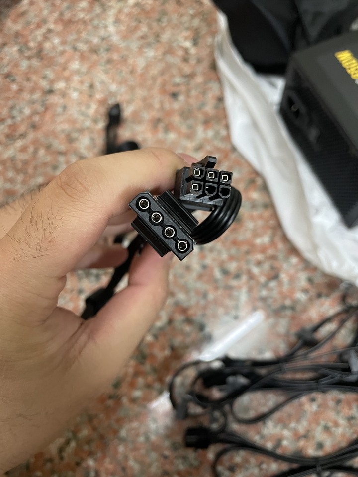 電供線材缺少金屬接孔