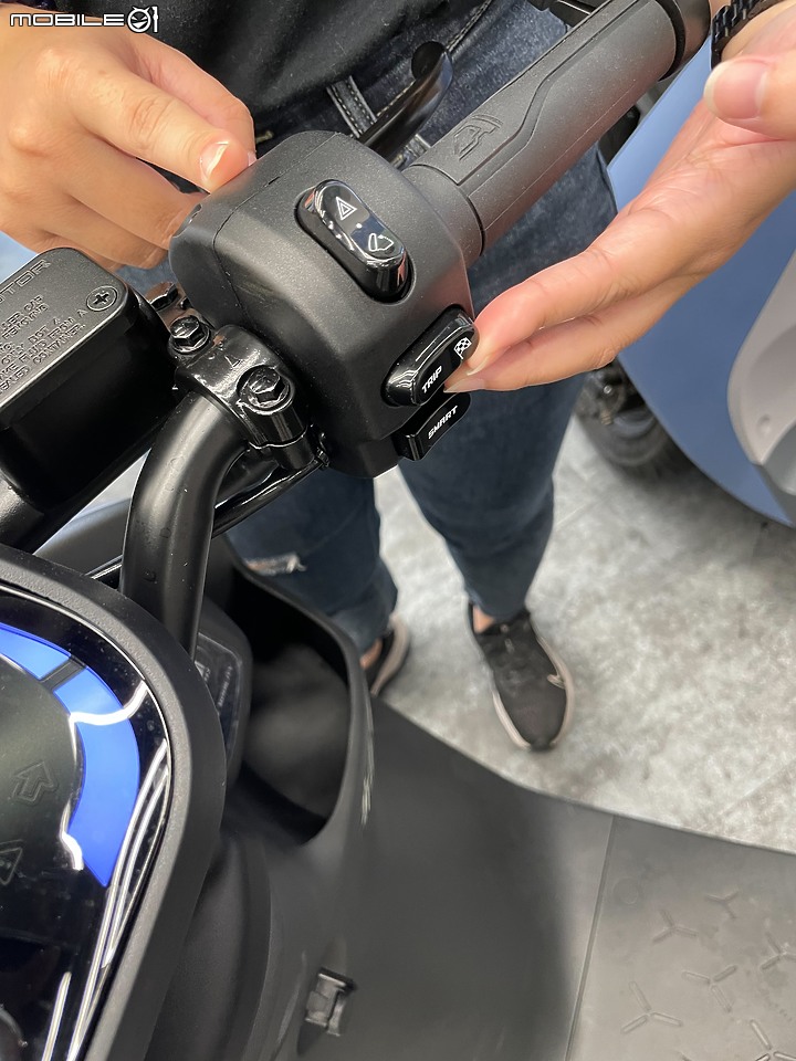 <試乘體驗心得> 宏佳騰智慧電車 Ai-1 Ultra Belt @台北信義宏佳騰智慧電車