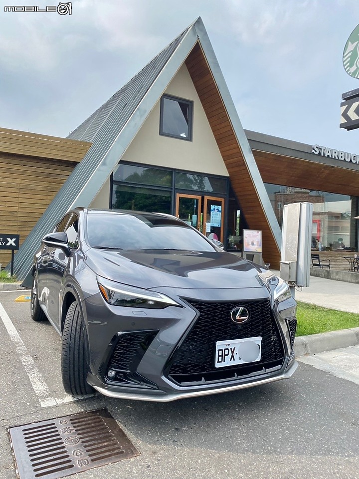 點我看大圖 【拍拍照】嘉義民雄星巴克 Ft. Lexus NX 350 F Sport