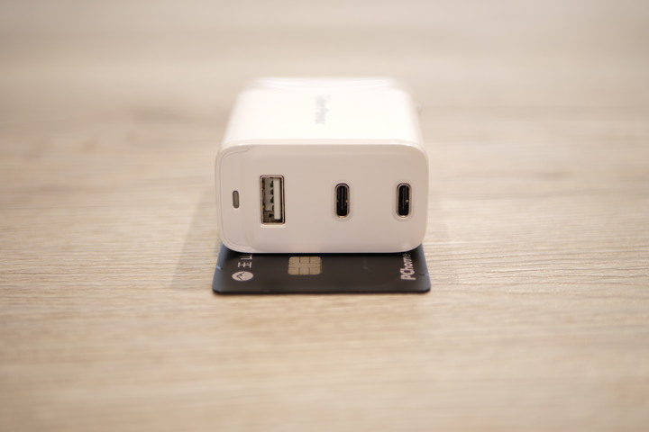 CyberPower 72W DPS GaN 氮化鎵充電器 簡易開箱