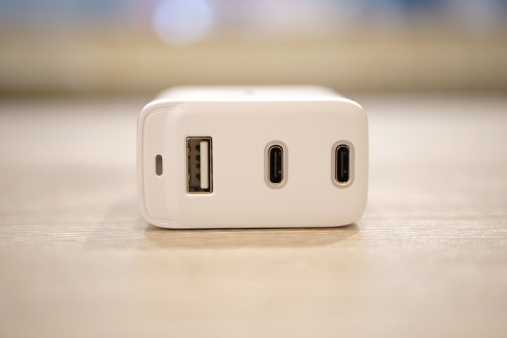 CyberPower 72W DPS GaN 氮化鎵充電器 簡易開箱