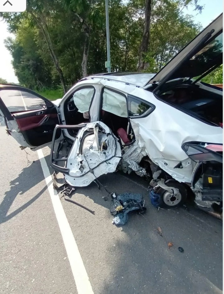 高雄執勤警車T字路口與BMW撞擊駕駛昏迷指數3