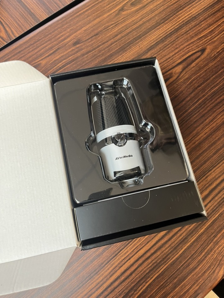 [新品開箱] 圓剛 麥克風AM310 白化版