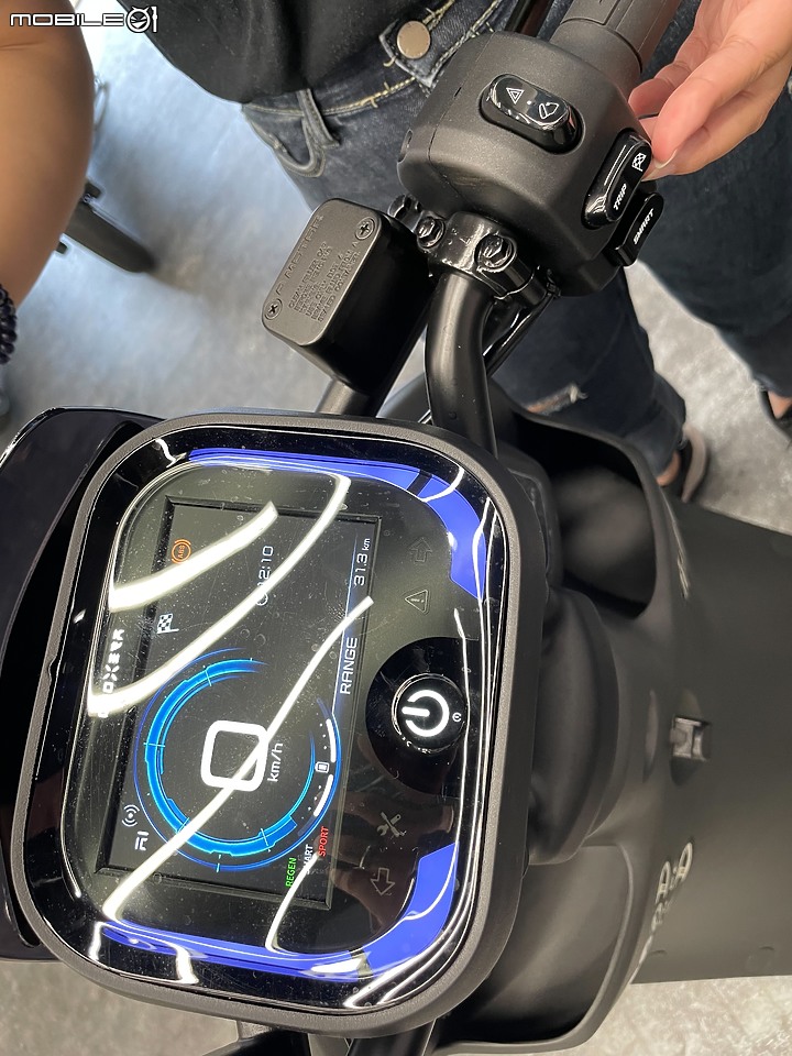 <試乘體驗心得> 宏佳騰智慧電車 Ai-1 Ultra Belt @台北信義宏佳騰智慧電車