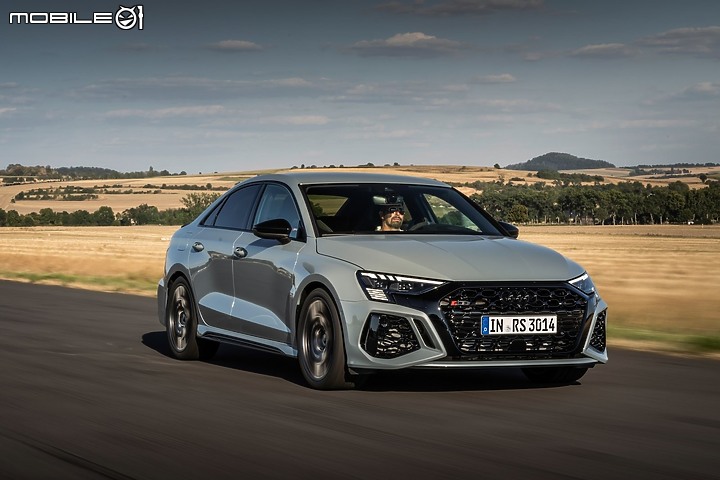 【海外新訊】馬力再上調、極速衝300km/h!Audi推出限量版RS 3 performance edition