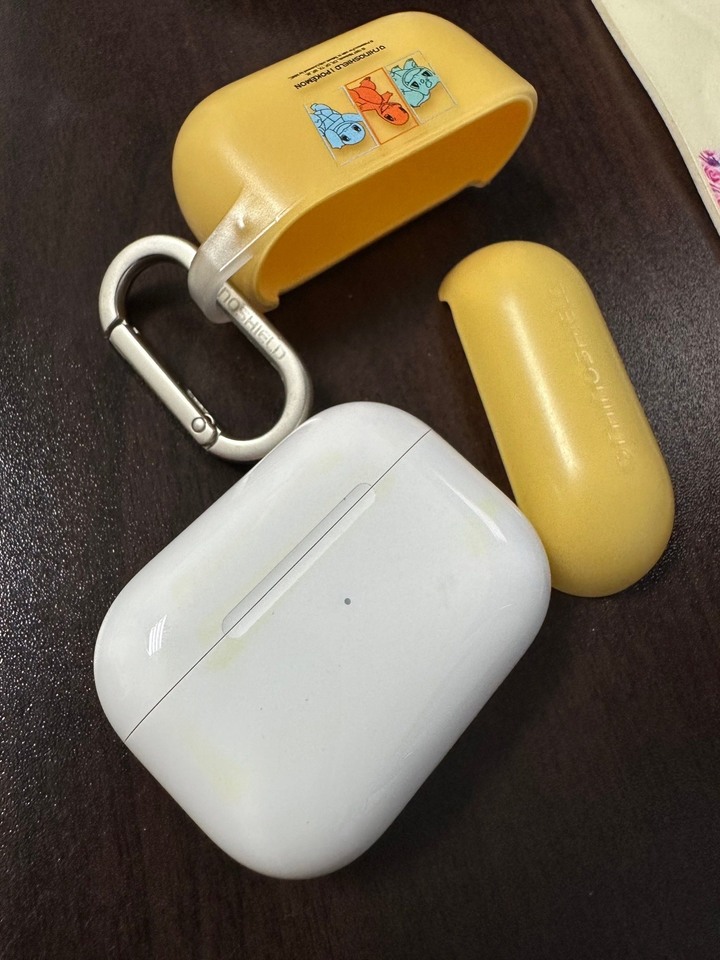 大家要買犀牛盾AirPods黃色保護殼要有心理準備