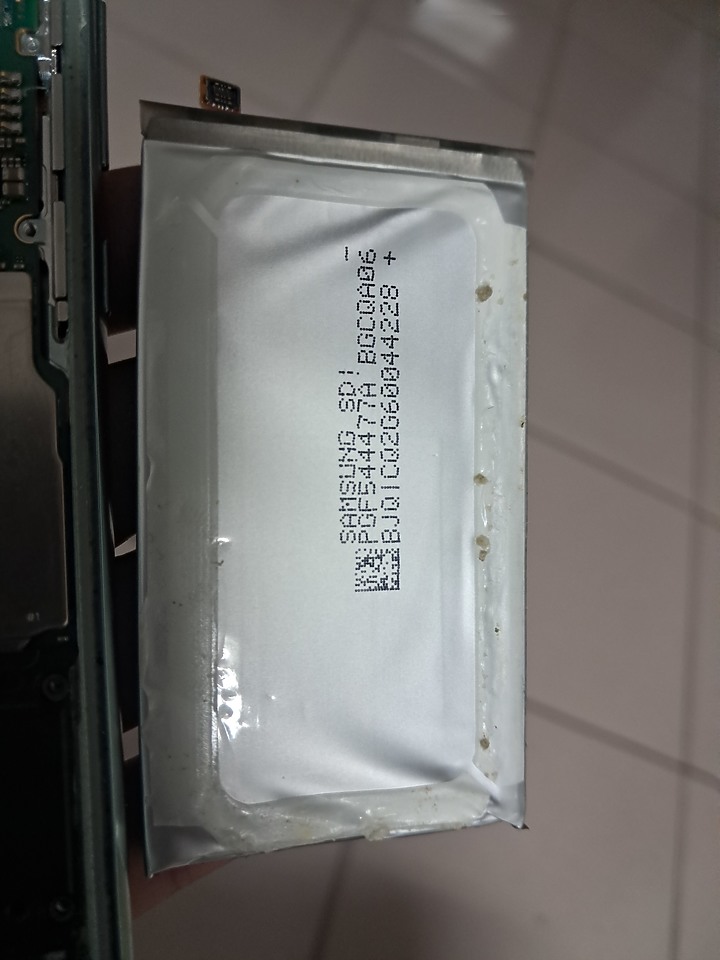 三星 S10e 使用超過三年電池終於壞了