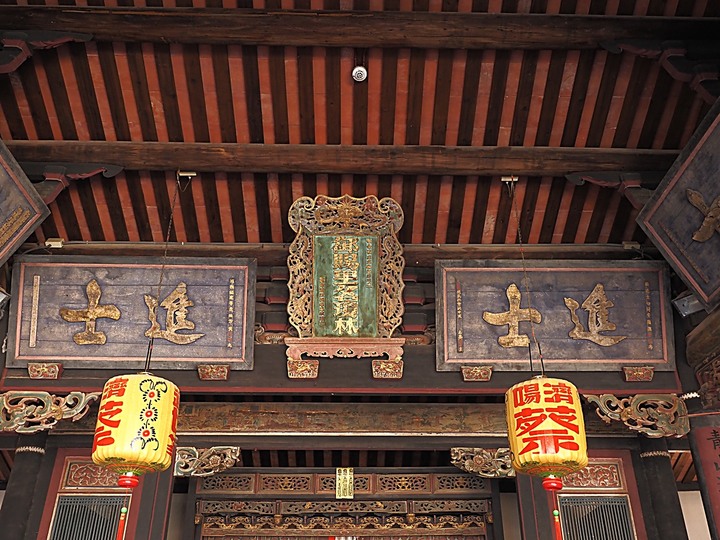 瓊林聚落,看不盡的古厝、宗祠與官宦世家,現存最大古厝聚落,還有全金門最小的風獅爺 — 瓊林「七座八祠」、窯燒紅磚牆、全金門最小風獅爺、瓊林民防館、地下坑道出口 —盛夏金門四日行 金湖篇 第5部