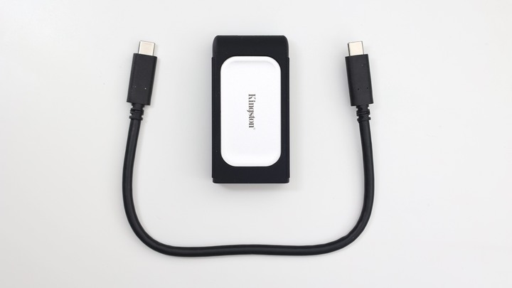 點我看大圖 Kingston XS2000 極速 USB3.2 Gen2 x2 20Gbps 卻有極致小巧體積。有機會與 Thunderbolt 一戰?