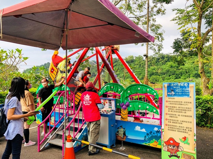 海盜村一泊四食,度假、玩樂一站滿足│不老玩家、親子客最佳遊樂園,恰到好處的刺激,找回久違童心與安全溜小孩的不二之選│還有超多3D立體彩繪、歐風童話小屋,網美、文青拍照打卡也適合│