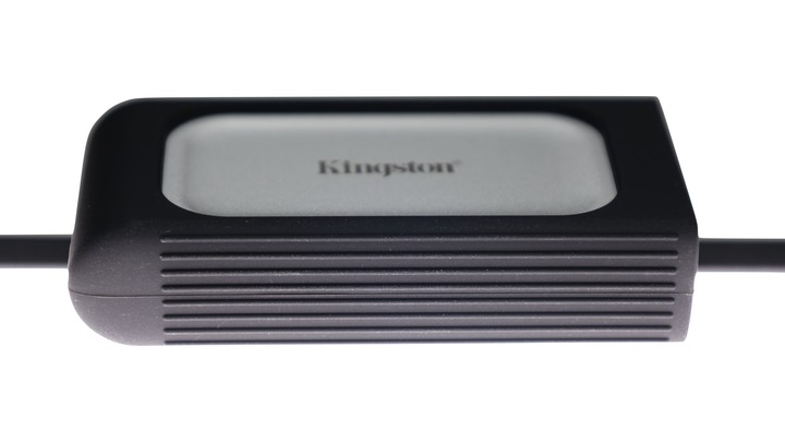 點我看大圖 Kingston XS2000 極速 USB3.2 Gen2 x2 20Gbps 卻有極致小巧體積。有機會與 Thunderbolt 一戰?