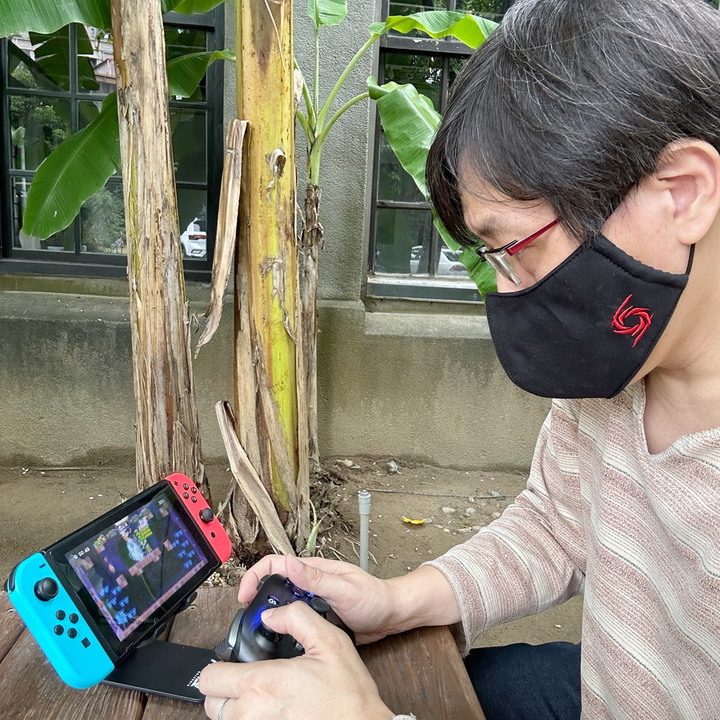 Bteam Beyond 宇航版 - 擁有巨集背鍵、自動連發、線性板機操作。