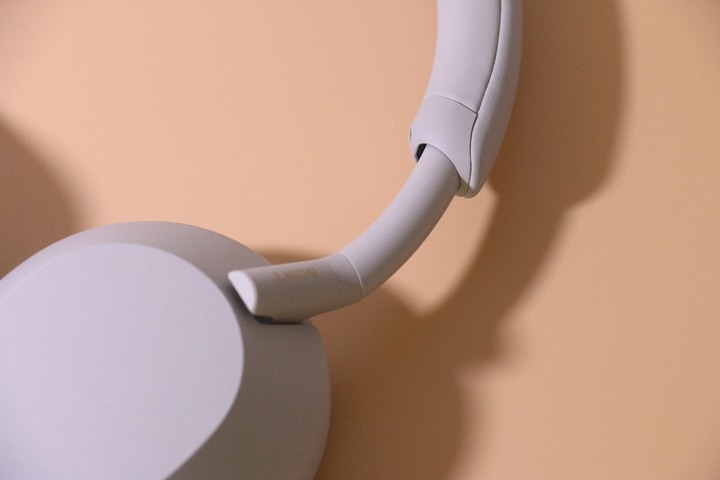 Sony WH-1000XM5 開箱,與使用兩年多的 WH-1000XM4 相比進步不少!