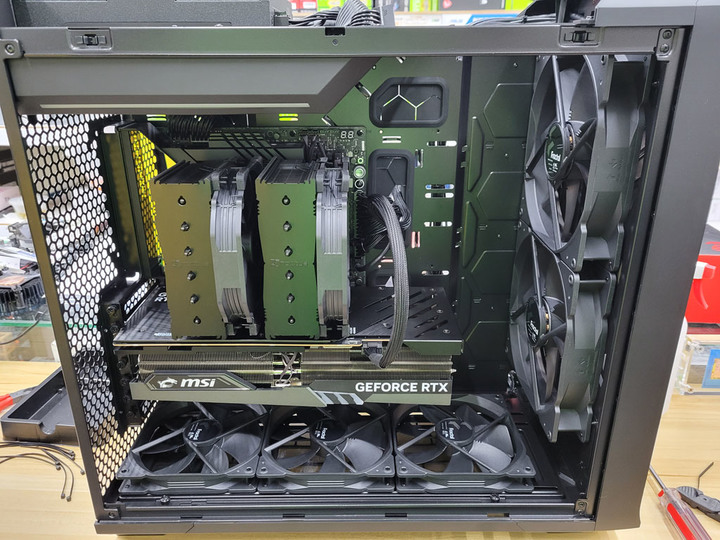 原生12VHPWR模組線於密閉機殼內溫度測試