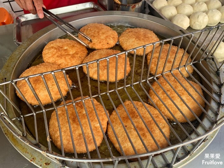 彰化美食-煎餅外皮酥脆的口感，甜鹹合宜的內餡，在地幸福的美味