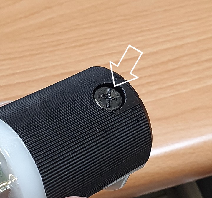 HBL8215C插頭的問題