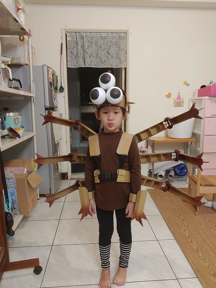 點我看大圖 Happy Halloween 🎃遲來的2020萬聖節裝扮分享! 【紙板蜘蛛】
