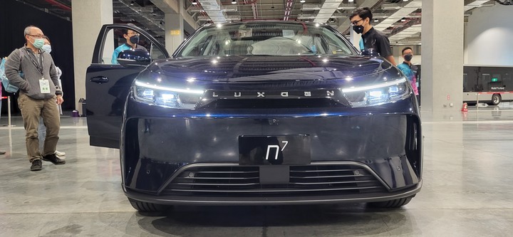 鴻海科技日新發表車款照片分享