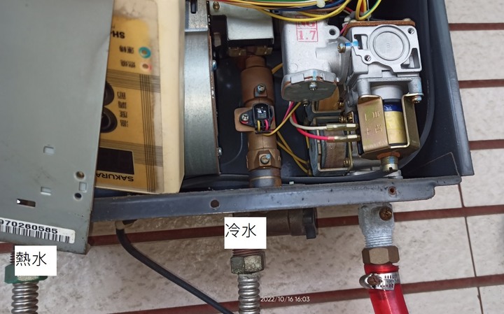 (已解決)求助~櫻花SH-1650熱水器拆解"水盤"?
