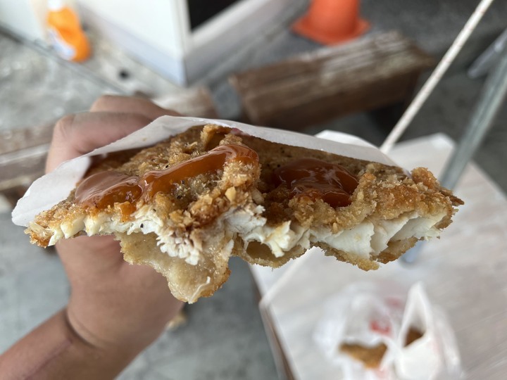 [食記] 大池炸粿&鯊魚排，台灣澎湖西嶼，現炸熱騰騰外香酥內細嫩的鯊魚排！