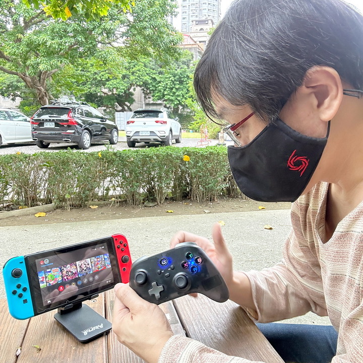 Bteam Beyond 宇航版 - 擁有巨集背鍵、自動連發、線性板機操作。