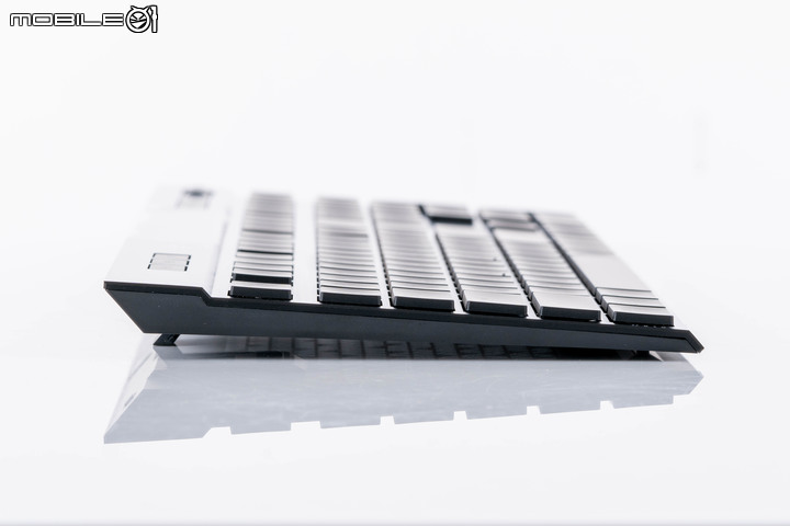 CORSAIR K100 AIR 無線機械鍵盤開箱試用 以超輕薄設計搭配 ULP 機械軸創造流暢輸入體驗