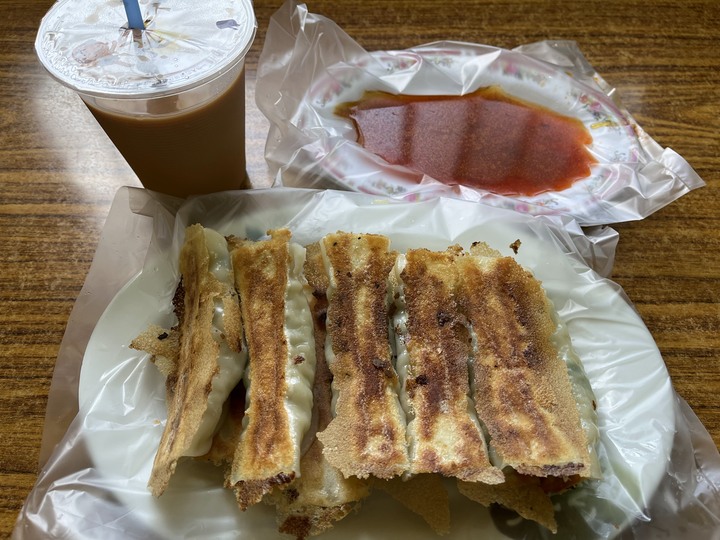 [食記] 阿玉鍋貼店，台灣新北瑞芳，現煎香酥脆的冰花鍋貼