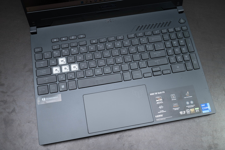 平價入門優選，ASUS TUF Gaming DASH F15 FX517ZC 電競筆電開箱測試