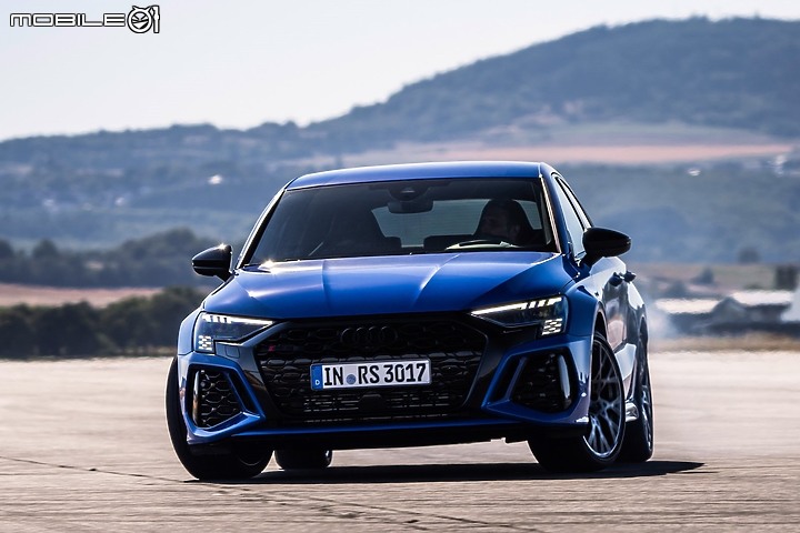 【海外新訊】馬力再上調、極速衝300km/h!Audi推出限量版RS 3 performance edition