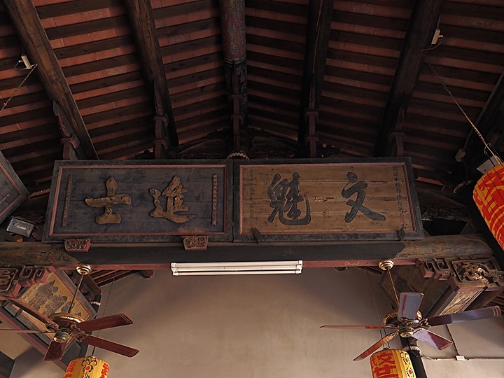 瓊林聚落,看不盡的古厝、宗祠與官宦世家,現存最大古厝聚落,還有全金門最小的風獅爺 — 瓊林「七座八祠」、窯燒紅磚牆、全金門最小風獅爺、瓊林民防館、地下坑道出口 —盛夏金門四日行 金湖篇 第5部