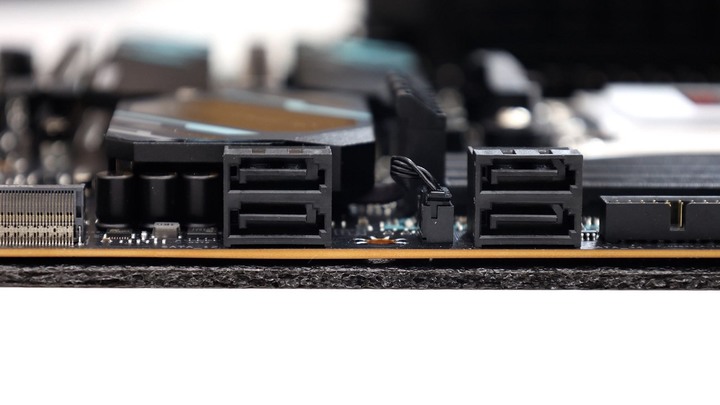 點我看大圖 B650E 放在 M-ATX 會擦出什麼火花?R5 7600X 搭配 BIOSTAR B650EGTQ 開箱
