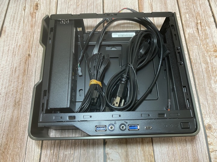 InWin Chopin Max 迷你ITX機殼 顏值內涵兼備 :打造客廳精緻輕巧視聽系統的好選擇