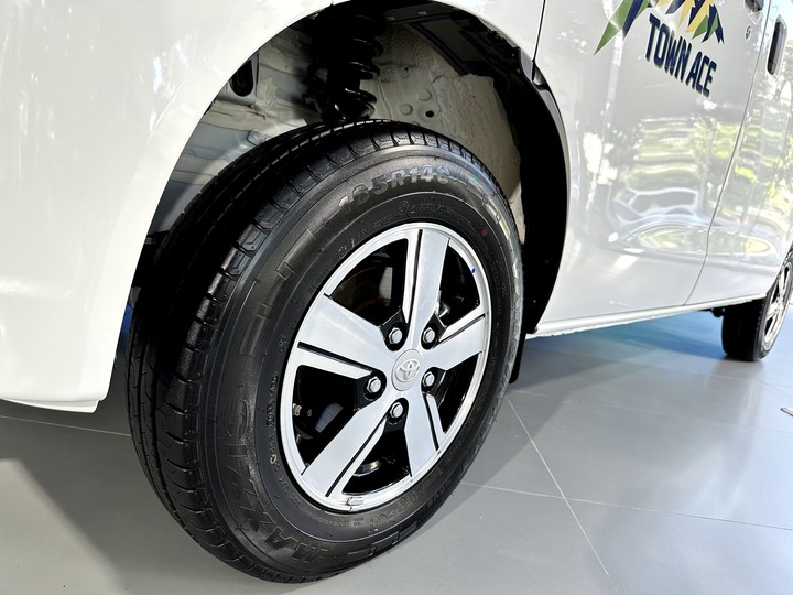 【採訪】Toyota Town Ace 廂型車54.5萬元起展開預售,實車細節與空間賞析