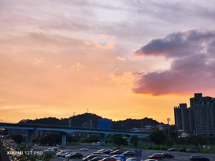 【Xiaomi 12T Pro】 開箱 + 實拍分享 + 體驗會～享受年輕人的第一個兩億！